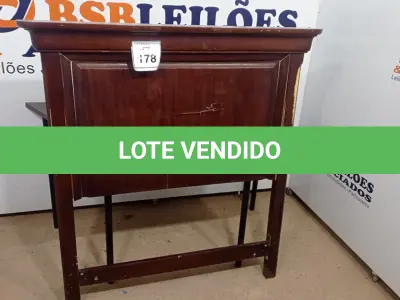 LOTE 178 - 01 CABECEIRA DE CAMA HEADBOARD TWIN. (NO ESTADO EM QUE SE ENCONTRA. SUJEITO A AVARIAS OCULTAS/VISÍVEIS.) BJ6987E
