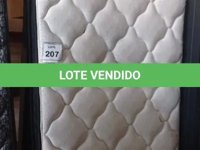 LOTE 207 - 01 COLCHÃO SOLTEIRO COM BASE. (NO ESTADO EM QUE SE ENCONTRA. SUJEITO A AVARIAS OCULTAS/VISÍVEIS.) AU1873F
