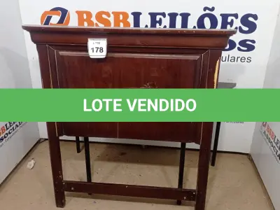 LOTE 178 - 01 CABECEIRA DE CAMA HEADBOARD TWIN. (NO ESTADO EM QUE SE ENCONTRA. SUJEITO A AVARIAS OCULTAS/VISÍVEIS.) BJ6987E