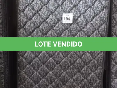 LOTE 194 - 01 COLCHÃO SOLTEIRO COM BASE 1,88CM X 0,88CM. (NO ESTADO EM QUE SE ENCONTRA. SUJEITO A AVARIAS OCULTAS/VISÍVEIS.) BJ7216N
