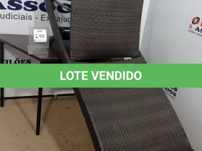 LOTE 210 - 01 ESPREGUIÇADEIRA. (NO ESTADO EM QUE SE ENCONTRA. SUJEITO A AVARIAS OCULTAS/VISÍVEIS.) BH1669G