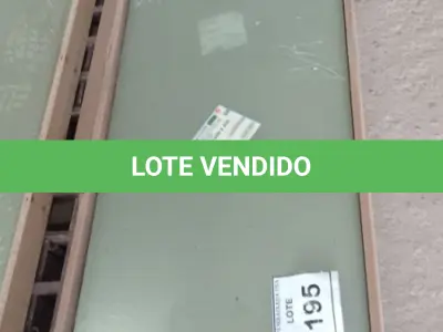 LOTE 195 - 03 VIDROS TEMPERADOS 1,50CM X 0,46CM. 0,8MM. (NO ESTADO EM QUE SE ENCONTRA. SUJEITO A AVARIAS OCULTAS/VISÍVEIS.)