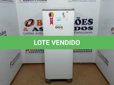 LOTE 005 - 01  GELADEIRA ESMALTEC 245L CYCLE DEFROST INVERTER ROC31 PRO - 220VOLTS (NO ESTADO, NÃO SABEMOS SE FUNCIONA. LEILÃO NÃO TEM GARANTIA E NEM DEVOLUÇÃO, SUJEITO A POSSÍVEIS AVARIAS VISÍVEIS/OCULTAS E/OU AUSÊNCIA DE COMPONENTES)