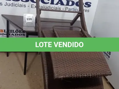 LOTE 220 - 01 ESPREGUIÇADEIRA. (NO ESTADO EM QUE SE ENCONTRA. SUJEITO A AVARIAS OCULTAS/VISÍVEIS.) BH1638A