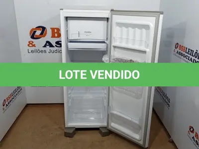 LOTE 005 - 01  GELADEIRA ESMALTEC 245L CYCLE DEFROST INVERTER ROC31 PRO - 220VOLTS (NO ESTADO, NÃO SABEMOS SE FUNCIONA. LEILÃO NÃO TEM GARANTIA E NEM DEVOLUÇÃO, SUJEITO A POSSÍVEIS AVARIAS VISÍVEIS/OCULTAS E/OU AUSÊNCIA DE COMPONENTES)