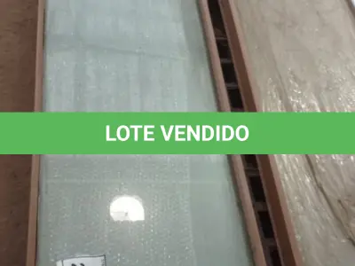 LOTE 201 - 02 VIDROS TEMPERADOS 2,20CM X 0,47CM .0,8MM. (NO ESTADO EM QUE SE ENCONTRA. SUJEITO A AVARIAS OCULTAS/VISÍVEIS.)