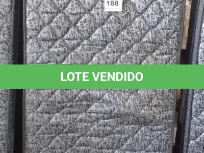 LOTE 188 - 01 COLCHÃO SOLTEIRO COM BASE 1,88CM X 0,88CM. (NO ESTADO EM QUE SE ENCONTRA. SUJEITO A AVARIAS OCULTAS/VISÍVEIS.) AU2472U
