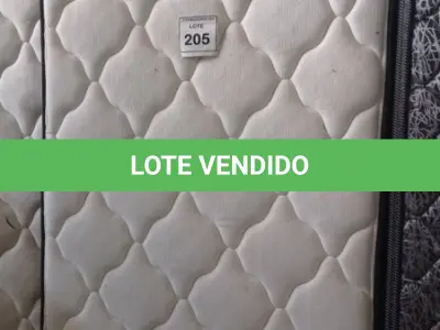 LOTE 205 - 01 COLCHÃO SOLTEIRO COM BASE. (NO ESTADO EM QUE SE ENCONTRA. SUJEITO A AVARIAS OCULTAS/VISÍVEIS.) AU1876D