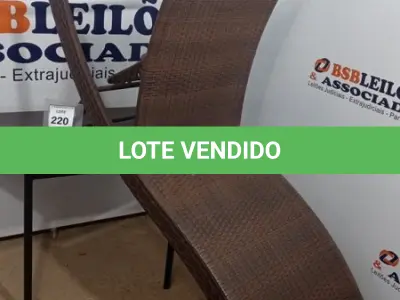 LOTE 220 - 01 ESPREGUIÇADEIRA. (NO ESTADO EM QUE SE ENCONTRA. SUJEITO A AVARIAS OCULTAS/VISÍVEIS.) BH1638A
