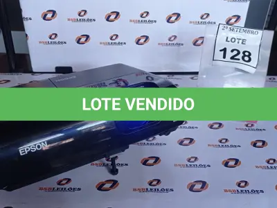 LOTE 128 - 01 PROJETOR MARCA EPSON. (NO ESTADO) ATENÇÃO! FAZER A VISITAÇÃO ANTES DE ARREMATAR, NÃO SABEMOS SE FUNCIONA, LEILÃO NÃO TEM GARANTIA E NEM DEVOLUÇÃO, SUJEITO A POSSÍVEIS AVARIAS VISÍVEIS/OCULTAS E/OU AUSÊNCIA DE COMPONENTES.