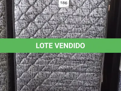 LOTE 186 - 01 COLCHÃO SOLTEIRO COM BASE 1,88CM X 0,88CM. (NO ESTADO EM QUE SE ENCONTRA. SUJEITO A AVARIAS OCULTAS/VISÍVEIS.) AU2472V