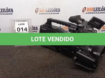 LOTE 014 - 01 FILMADORA PROFISSIONAL FULL HD 1920 X 1080 MARCA SONY. (NO ESTADO) ATENÇÃO! FAZER A VISITAÇÃO ANTES DE ARREMATAR, NÃO SABEMOS SE FUNCIONA, LEILÃO NÃO TEM GARANTIA E NEM DEVOLUÇÃO, SUJEITO A POSSÍVEIS AVARIAS VISÍVEIS/OCULTAS E/OU AUSÊNCIA DE COMPONENTES.
