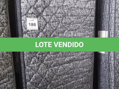 LOTE 186 - 01 COLCHÃO SOLTEIRO COM BASE 1,88CM X 0,88CM. (NO ESTADO EM QUE SE ENCONTRA. SUJEITO A AVARIAS OCULTAS/VISÍVEIS.) AU2472V