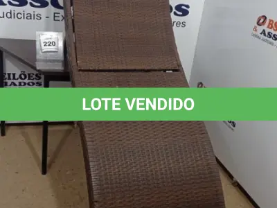 LOTE 220 - 01 ESPREGUIÇADEIRA. (NO ESTADO EM QUE SE ENCONTRA. SUJEITO A AVARIAS OCULTAS/VISÍVEIS.) BH1638A