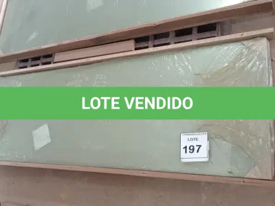 LOTE 197 - 03 VIDROS TEMPERADOS 1,50CM X 0,46CM. 0,8MM. (NO ESTADO EM QUE SE ENCONTRA. SUJEITO A AVARIAS OCULTAS/VISÍVEIS.)