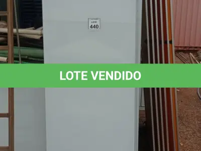LOTE 440 - 07 PAINÉIS DE VIDRO NA COR BRANCA DE 2,40X0,80. (NO ESTADO) ATENÇÃO! FAZER A VISITAÇÃO ANTES DE ARREMATAR, NÃO SABEMOS SE FUNCIONA, LEILÃO NÃO TEM GARANTIA E NEM DEVOLUÇÃO, SUJEITO A POSSÍVEIS AVARIAS VISÍVEIS/OCULTAS E/OU AUSÊNCIA DE COMPONENTES.