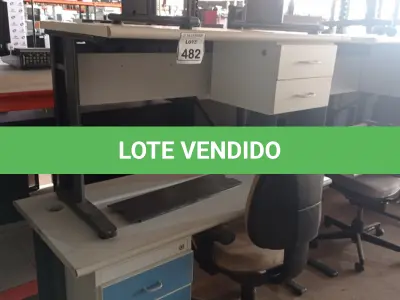 LOTE 482 - 02 ESCRIVANINHAS COM 02 GAVETAS, 01 MESA PEQUENA E 01 CADEIRA EXECUTIVA. (NO ESTADO) ATENÇÃO! FAZER A VISITAÇÃO ANTES DE ARREMATAR, NÃO SABEMOS SE FUNCIONA, LEILÃO NÃO TEM GARANTIA E NEM DEVOLUÇÃO, SUJEITO A POSSÍVEIS AVARIAS VISÍVEIS/OCULTAS E/OU AUSÊNCIA DE COMPONENTES.