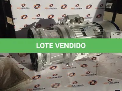 LOTE 423 - 01 MOTOR ELÉTRICO COM REDUTOR DE VELOCIDADE. (NO ESTADO) ATENÇÃO! FAZER A VISITAÇÃO ANTES DE ARREMATAR, NÃO SABEMOS SE FUNCIONA, LEILÃO NÃO TEM GARANTIA E NEM DEVOLUÇÃO, SUJEITO A POSSÍVEIS AVARIAS VISÍVEIS/OCULTAS E/OU AUSÊNCIA DE COMPONENTES.