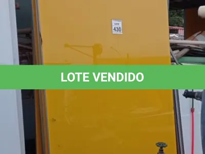 LOTE 430 - 05 PAINÉIS DE VIDRO NA COR AMARELA DE 2,53X1,19. (NO ESTADO) ATENÇÃO! FAZER A VISITAÇÃO ANTES DE ARREMATAR, NÃO SABEMOS SE FUNCIONA, LEILÃO NÃO TEM GARANTIA E NEM DEVOLUÇÃO, SUJEITO A POSSÍVEIS AVARIAS VISÍVEIS/OCULTAS E/OU AUSÊNCIA DE COMPONENTES.
