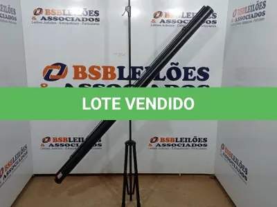 LOTE 422 - 01 TELA DE PROJEÇÃO RETRÁTIL. (NO ESTADO) ATENÇÃO! FAZER A VISITAÇÃO ANTES DE ARREMATAR, NÃO SABEMOS SE FUNCIONA, LEILÃO NÃO TEM GARANTIA E NEM DEVOLUÇÃO, SUJEITO A POSSÍVEIS AVARIAS VISÍVEIS/OCULTAS E/OU AUSÊNCIA DE COMPONENTES.