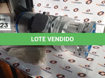 LOTE 423 - 01 MOTOR ELÉTRICO COM REDUTOR DE VELOCIDADE. (NO ESTADO) ATENÇÃO! FAZER A VISITAÇÃO ANTES DE ARREMATAR, NÃO SABEMOS SE FUNCIONA, LEILÃO NÃO TEM GARANTIA E NEM DEVOLUÇÃO, SUJEITO A POSSÍVEIS AVARIAS VISÍVEIS/OCULTAS E/OU AUSÊNCIA DE COMPONENTES.