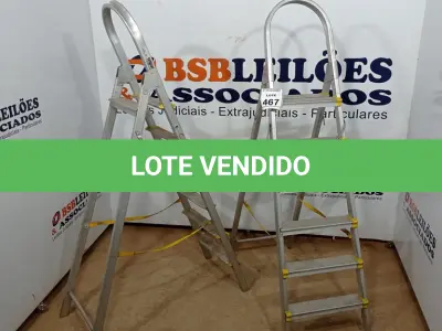LOTE 467 - 02 ESCADAS DE ALUMÍNIO DOBRÁVEL. (NO ESTADO) ATENÇÃO! FAZER A VISITAÇÃO ANTES DE ARREMATAR, NÃO SABEMOS SE FUNCIONA, LEILÃO NÃO TEM GARANTIA E NEM DEVOLUÇÃO, SUJEITO A POSSÍVEIS AVARIAS VISÍVEIS/OCULTAS E/OU AUSÊNCIA DE COMPONENTES.