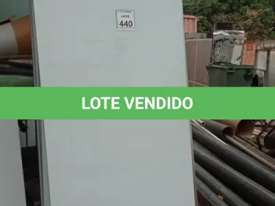 LOTE 440 - 07 PAINÉIS DE VIDRO NA COR BRANCA DE 2,40X0,80. (NO ESTADO) ATENÇÃO! FAZER A VISITAÇÃO ANTES DE ARREMATAR, NÃO SABEMOS SE FUNCIONA, LEILÃO NÃO TEM GARANTIA E NEM DEVOLUÇÃO, SUJEITO A POSSÍVEIS AVARIAS VISÍVEIS/OCULTAS E/OU AUSÊNCIA DE COMPONENTES.