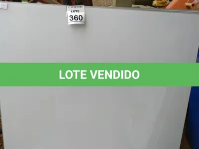 LOTE 360 - 04 PAINÉIS DE VIDRO NA COR BRANCA 1,20X1,27. (NO ESTADO) ATENÇÃO! FAZER A VISITAÇÃO ANTES DE ARREMATAR, NÃO SABEMOS SE FUNCIONA, LEILÃO NÃO TEM GARANTIA E NEM DEVOLUÇÃO, SUJEITO A POSSÍVEIS AVARIAS VISÍVEIS/OCULTAS E/OU AUSÊNCIA DE COMPONENTES.
