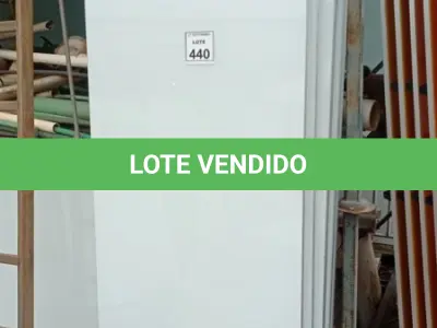 LOTE 440 - 07 PAINÉIS DE VIDRO NA COR BRANCA DE 2,40X0,80. (NO ESTADO) ATENÇÃO! FAZER A VISITAÇÃO ANTES DE ARREMATAR, NÃO SABEMOS SE FUNCIONA, LEILÃO NÃO TEM GARANTIA E NEM DEVOLUÇÃO, SUJEITO A POSSÍVEIS AVARIAS VISÍVEIS/OCULTAS E/OU AUSÊNCIA DE COMPONENTES.