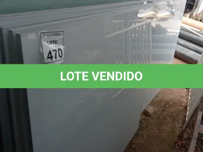 LOTE 470 - 05 PAINÉIS DE VIDRO NA COR BRANCA DE 1,20X1,32. (NO ESTADO) ATENÇÃO! FAZER A VISITAÇÃO ANTES DE ARREMATAR, NÃO SABEMOS SE FUNCIONA, LEILÃO NÃO TEM GARANTIA E NEM DEVOLUÇÃO, SUJEITO A POSSÍVEIS AVARIAS VISÍVEIS/OCULTAS E/OU AUSÊNCIA DE COMPONENTES.