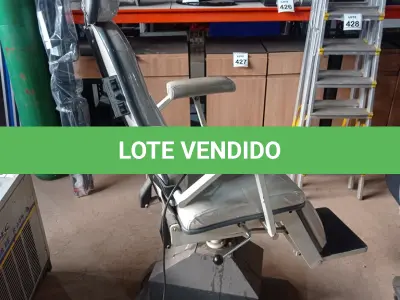 LOTE 418 - 01 CADEIRA ODONTOLÓGICA MARCA XENÔNIO. (NO ESTADO) ATENÇÃO! FAZER A VISITAÇÃO ANTES DE ARREMATAR, NÃO SABEMOS SE FUNCIONA, LEILÃO NÃO TEM GARANTIA E NEM DEVOLUÇÃO, SUJEITO A POSSÍVEIS AVARIAS VISÍVEIS/OCULTAS E/OU AUSÊNCIA DE COMPONENTES.