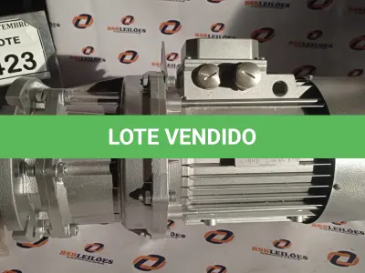 LOTE 423 - 01 MOTOR ELÉTRICO COM REDUTOR DE VELOCIDADE. (NO ESTADO) ATENÇÃO! FAZER A VISITAÇÃO ANTES DE ARREMATAR, NÃO SABEMOS SE FUNCIONA, LEILÃO NÃO TEM GARANTIA E NEM DEVOLUÇÃO, SUJEITO A POSSÍVEIS AVARIAS VISÍVEIS/OCULTAS E/OU AUSÊNCIA DE COMPONENTES.