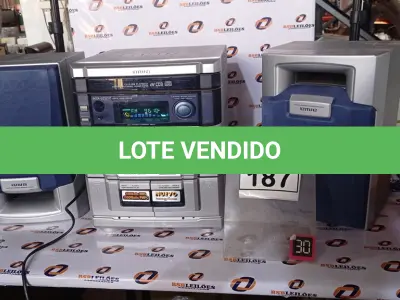 LOTE 187 - 01 MINI SYSTEM MARCA AIWA COM 02 CAIXAS. (NO ESTADO) ATENÇÃO! FAZER A VISITAÇÃO ANTES DE ARREMATAR, NÃO SABEMOS SE FUNCIONA, LEILÃO NÃO TEM GARANTIA E NEM DEVOLUÇÃO, SUJEITO A POSSÍVEIS AVARIAS VISÍVEIS/OCULTAS E/OU AUSÊNCIA DE COMPONENTES.
