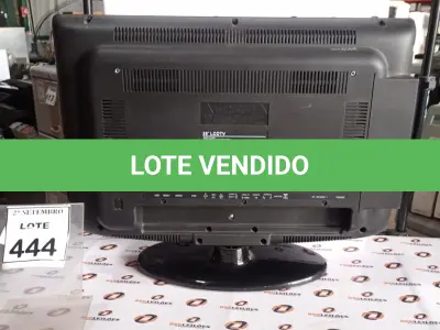 LOTE 444 - 01 TV LCD 26’’. (NO ESTADO) ATENÇÃO! FAZER A VISITAÇÃO ANTES DE ARREMATAR, NÃO SABEMOS SE FUNCIONA, LEILÃO NÃO TEM GARANTIA E NEM DEVOLUÇÃO, SUJEITO A POSSÍVEIS AVARIAS VISÍVEIS/OCULTAS E/OU AUSÊNCIA DE COMPONENTES.