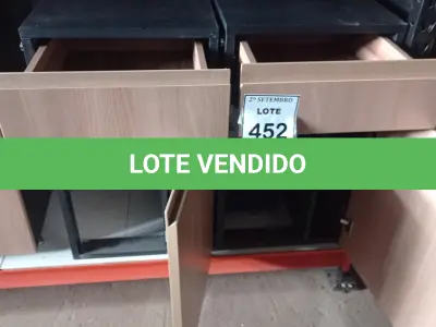 LOTE 452 - 02 GAVETEIROS COM 01 GAVETA E SUPORTE PARA CPU. (NO ESTADO) ATENÇÃO! FAZER A VISITAÇÃO ANTES DE ARREMATAR, NÃO SABEMOS SE FUNCIONA, LEILÃO NÃO TEM GARANTIA E NEM DEVOLUÇÃO, SUJEITO A POSSÍVEIS AVARIAS VISÍVEIS/OCULTAS E/OU AUSÊNCIA DE COMPONENTES.
