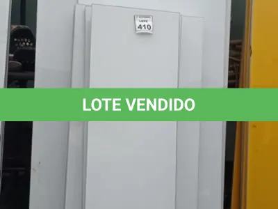 LOTE 410 - 09 PAINÉIS DE VIDRO NA COR BRANCA TAMANHO VARIADOS. (NO ESTADO) ATENÇÃO! FAZER A VISITAÇÃO ANTES DE ARREMATAR, NÃO SABEMOS SE FUNCIONA, LEILÃO NÃO TEM GARANTIA E NEM DEVOLUÇÃO, SUJEITO A POSSÍVEIS AVARIAS VISÍVEIS/OCULTAS E/OU AUSÊNCIA DE COMPONENTES.