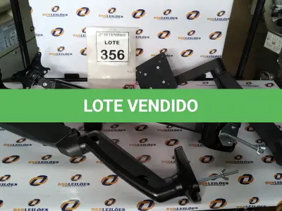 LOTE 356 - 02 SUPORTES DE MONITOR. (NO ESTADO) ATENÇÃO! FAZER A VISITAÇÃO ANTES DE ARREMATAR, NÃO SABEMOS SE FUNCIONA, LEILÃO NÃO TEM GARANTIA E NEM DEVOLUÇÃO, SUJEITO A POSSÍVEIS AVARIAS VISÍVEIS/OCULTAS E/OU AUSÊNCIA DE COMPONENTES.