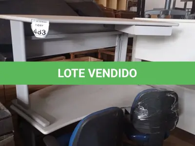 LOTE 483 - 02 MESAS CURVAS COM 02 CADEIRAS EXECUTIVAS. (NO ESTADO) ATENÇÃO! FAZER A VISITAÇÃO ANTES DE ARREMATAR, NÃO SABEMOS SE FUNCIONA, LEILÃO NÃO TEM GARANTIA E NEM DEVOLUÇÃO, SUJEITO A POSSÍVEIS AVARIAS VISÍVEIS/OCULTAS E/OU AUSÊNCIA DE COMPONENTES.