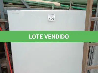 LOTE 420 - 04 PAINÉIS DE VIDRO NA COR BRANCO DE 1,27X1,19. (NO ESTADO) ATENÇÃO! FAZER A VISITAÇÃO ANTES DE ARREMATAR, NÃO SABEMOS SE FUNCIONA, LEILÃO NÃO TEM GARANTIA E NEM DEVOLUÇÃO, SUJEITO A POSSÍVEIS AVARIAS VISÍVEIS/OCULTAS E/OU AUSÊNCIA DE COMPONENTES.