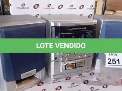 LOTE 251 - 01 MINI SYSTEM MARCA AIWA COM 02 CAIXAS. (NO ESTADO) ATENÇÃO! FAZER A VISITAÇÃO ANTES DE ARREMATAR, NÃO SABEMOS SE FUNCIONA, LEILÃO NÃO TEM GARANTIA E NEM DEVOLUÇÃO, SUJEITO A POSSÍVEIS AVARIAS VISÍVEIS/OCULTAS E/OU AUSÊNCIA DE COMPONENTES.