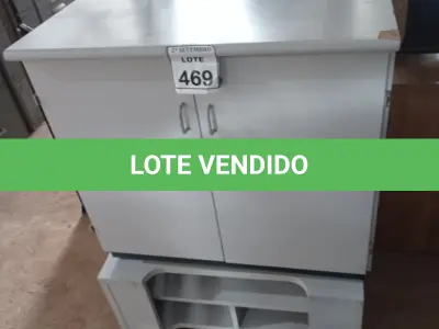 LOTE 469 - 01 ARMÁRIO BAIXO COM 02 PORTAS E 01 RACK PEQUENO. (NO ESTADO) ATENÇÃO! FAZER A VISITAÇÃO ANTES DE ARREMATAR, NÃO SABEMOS SE FUNCIONA, LEILÃO NÃO TEM GARANTIA E NEM DEVOLUÇÃO, SUJEITO A POSSÍVEIS AVARIAS VISÍVEIS/OCULTAS E/OU AUSÊNCIA DE COMPONENTES.
