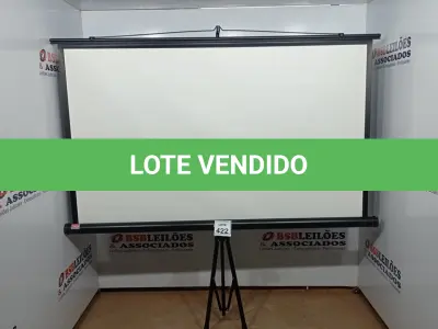 LOTE 422 - 01 TELA DE PROJEÇÃO RETRÁTIL. (NO ESTADO) ATENÇÃO! FAZER A VISITAÇÃO ANTES DE ARREMATAR, NÃO SABEMOS SE FUNCIONA, LEILÃO NÃO TEM GARANTIA E NEM DEVOLUÇÃO, SUJEITO A POSSÍVEIS AVARIAS VISÍVEIS/OCULTAS E/OU AUSÊNCIA DE COMPONENTES.
