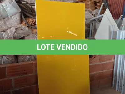 LOTE 505 - 07 PAINÉIS DE VIDRO NA COR AMARELA DE TAMANHOS VARIADOS. (NO ESTADO) ATENÇÃO! FAZER A VISITAÇÃO ANTES DE ARREMATAR, NÃO SABEMOS SE FUNCIONA, LEILÃO NÃO TEM GARANTIA E NEM DEVOLUÇÃO, SUJEITO A POSSÍVEIS AVARIAS VISÍVEIS/OCULTAS E/OU AUSÊNCIA DE COMPONENTES.
