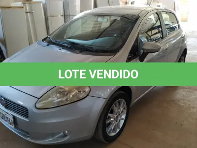 LOTE 164 - 01 FIAT PUNTO ESSENCE 1.6 ALCOOL/GASOLINA, ANO 2011/2011 NA COR PRATA. (NO ESTADO)