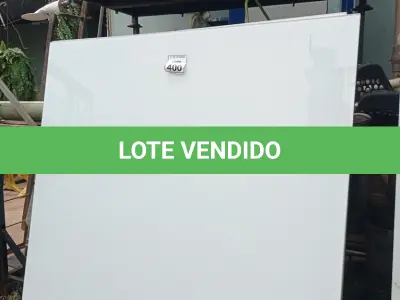 LOTE 400 - 05 PAINÉIS DE VIDRO NA COR BRANCA DE 1,57X1,87. (NO ESTADO) ATENÇÃO! FAZER A VISITAÇÃO ANTES DE ARREMATAR, NÃO SABEMOS SE FUNCIONA, LEILÃO NÃO TEM GARANTIA E NEM DEVOLUÇÃO, SUJEITO A POSSÍVEIS AVARIAS VISÍVEIS/OCULTAS E/OU AUSÊNCIA DE COMPONENTES.