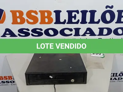 LOTE 060 - 01 GAVETA DE DINHEIRO. (NO ESTADO) ATENÇÃO! FAZER A VISITAÇÃO ANTES DE ARREMATAR, NÃO SABEMOS SE FUNCIONA, LEILÃO NÃO TEM GARANTIA E NEM DEVOLUÇÃO, SUJEITO A POSSÍVEIS AVARIAS VISÍVEIS/OCULTAS E/OU AUSÊNCIA DE COMPONENTES.