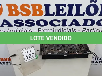 LOTE 107 - 01 MESA DE SOM MARCA GEMINI. (NO ESTADO) ATENÇÃO! FAZER A VISITAÇÃO ANTES DE ARREMATAR, NÃO SABEMOS SE FUNCIONA, LEILÃO NÃO TEM GARANTIA E NEM DEVOLUÇÃO, SUJEITO A POSSÍVEIS AVARIAS VISÍVEIS/OCULTAS E/OU AUSÊNCIA DE COMPONENTES.