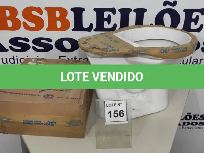 LOTE 156 - 01 KIT VASO BACIA COM CAIXA ACOPLADA BRANCO SANTA CLARA. (NO ESTADO, NÃO SABEMOS SE FUNCIONA. LEILÃO NÃO TEM GARANTIA E NEM DEVOLUÇÃO, SUJEITO A POSSÍVEIS AVARIAS VISÍVEIS/OCULTAS E/OU AUSÊNCIA DE COMPONENTES)