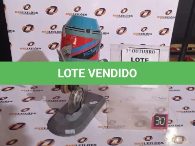 LOTE 017 - 01 MÁQUINA DE CORTAR TECIDO. (NO ESTADO) ATENÇÃO! FAZER A VISITAÇÃO ANTES DE ARREMATAR, NÃO SABEMOS SE FUNCIONA, LEILÃO NÃO TEM GARANTIA E NEM DEVOLUÇÃO, SUJEITO A POSSÍVEIS AVARIAS VISÍVEIS/OCULTAS E/OU AUSÊNCIA DE COMPONENTES.