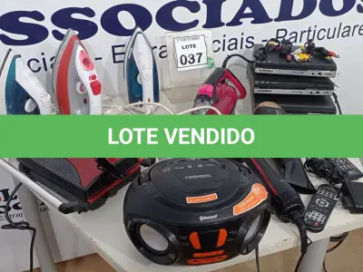 LOTE 037 - 03 APARELHOS DE DVD KARAOKÊ MARCA MONDIAL, 04 FERROS DE PASSAR, 01 RÁDIO MICRO SYSTEM MARCA MONDIAL, 01 SECADOR DE CABELO, 01 ESCOVA DE CABELO ELÉTRICA E 01 SANDUICHEIRA. (NO ESTADO) ATENÇÃO! FAZER A VISITAÇÃO ANTES DE ARREMATAR, NÃO SABEMOS SE FUNCIONA, LEILÃO NÃO TEM GARANTIA E NEM DEVOLUÇÃO, SUJEITO A POSSÍVEIS AVARIAS VISÍVEIS/OCULTAS E/OU AUSÊNCIA DE COMPONENTES.